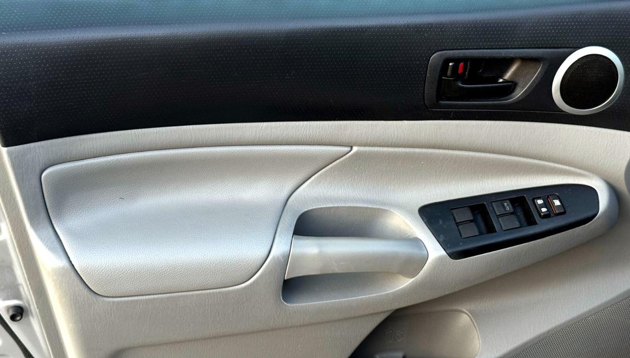 Toyota Tacoma PreRunner Double Cab V6 5AT 2WD 2015