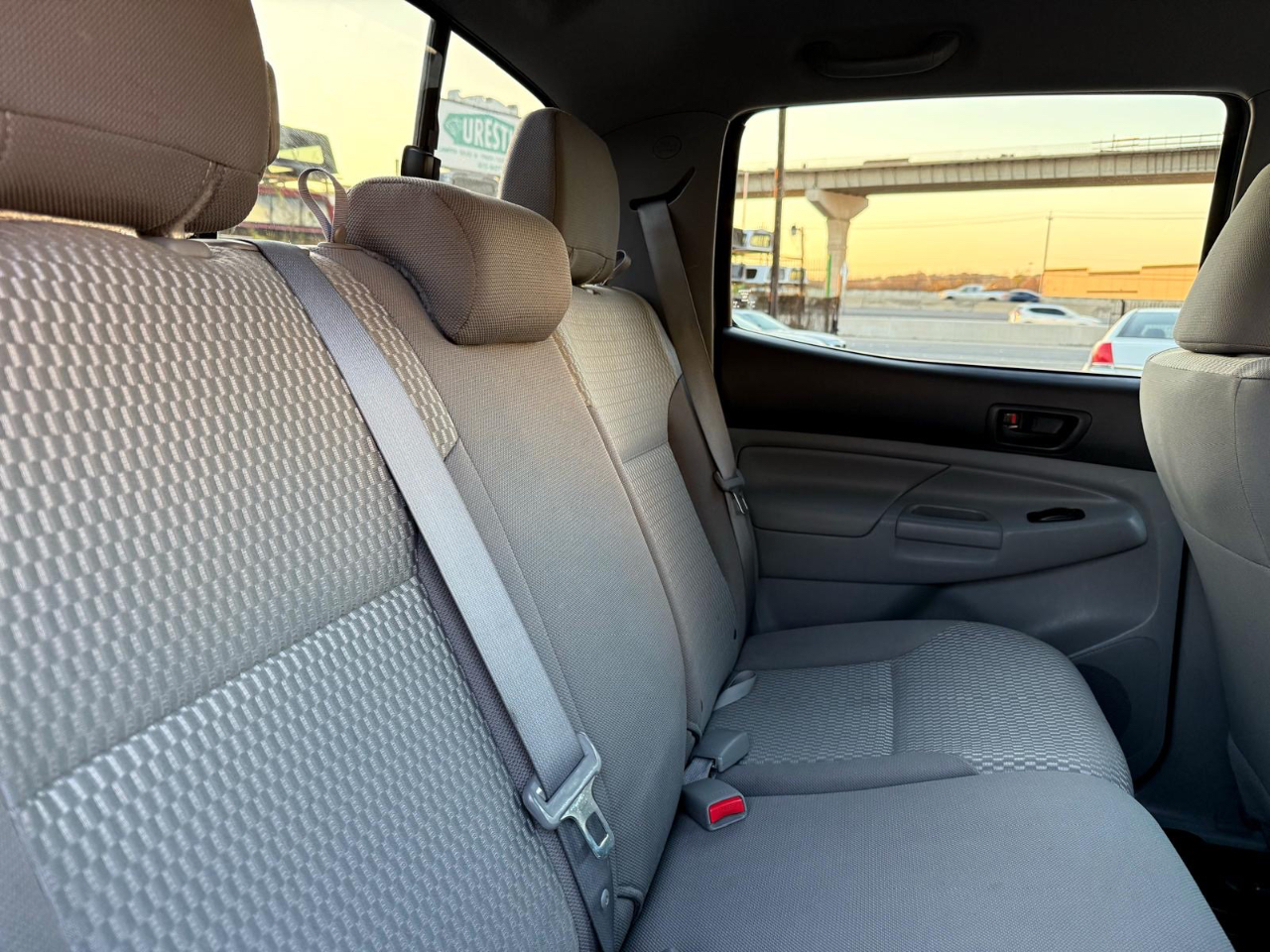 Toyota Tacoma PreRunner Double Cab V6 5AT 2WD 2015