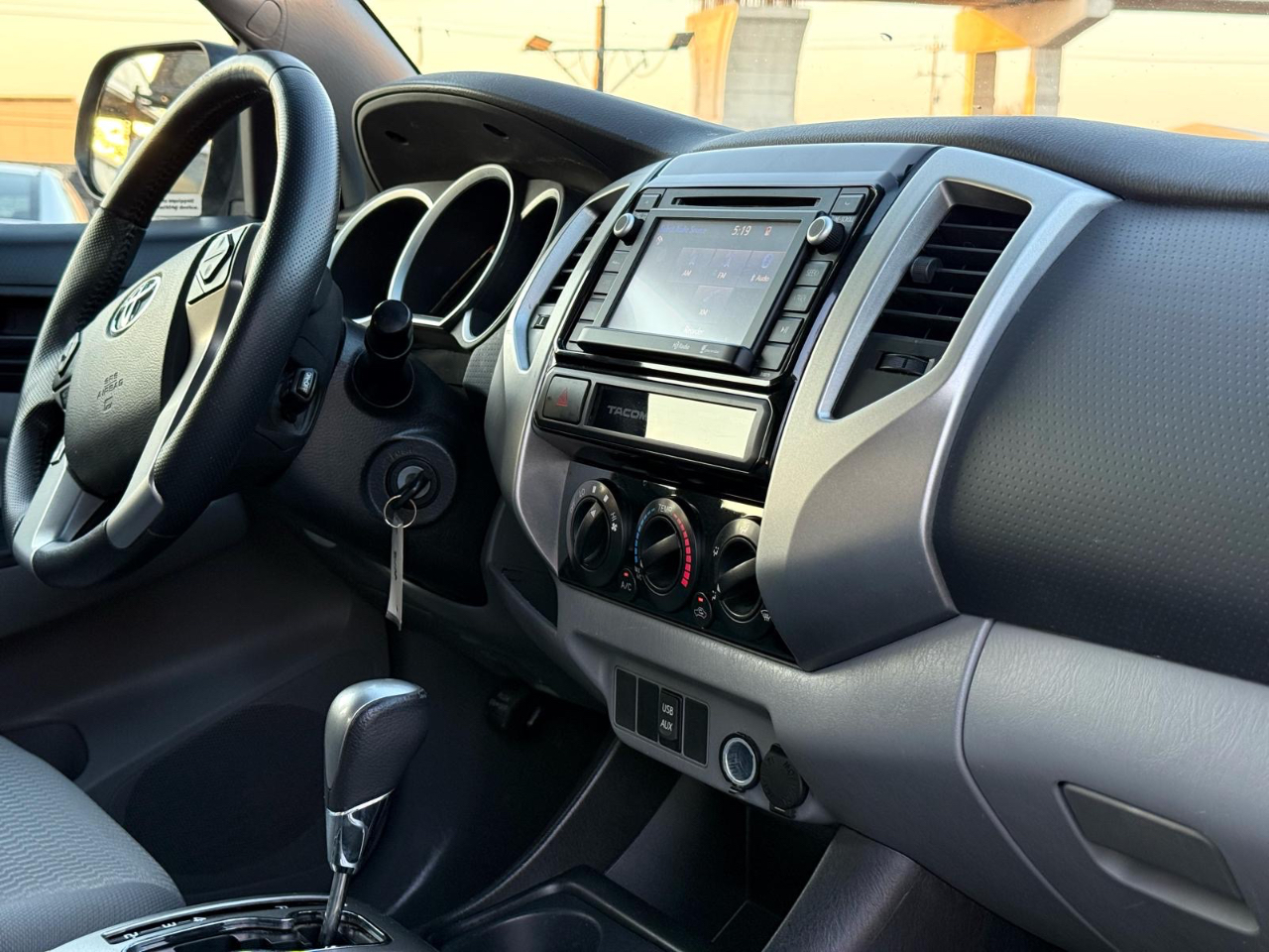 Toyota Tacoma PreRunner Double Cab V6 5AT 2WD 2015