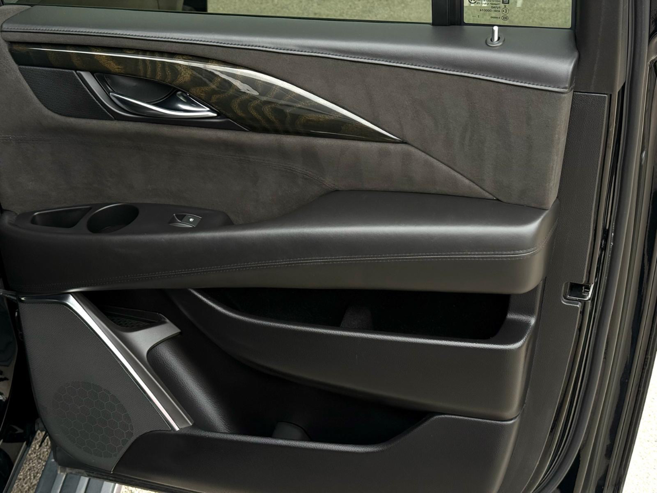 Cadillac Escalade ESV 2WD Platinum 2018