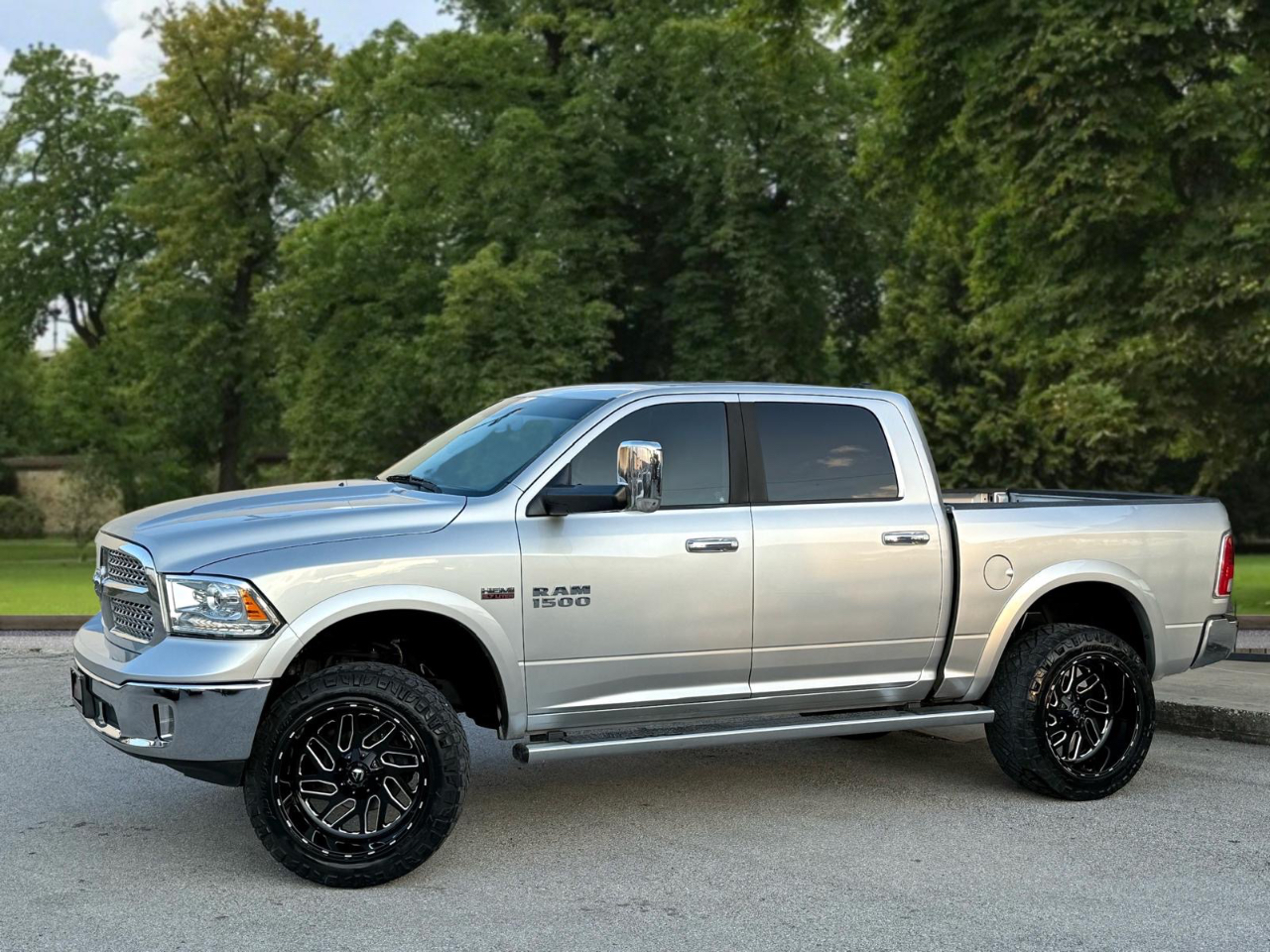RAM 1500 Laramie Crew Cab SWB 4WD 2016