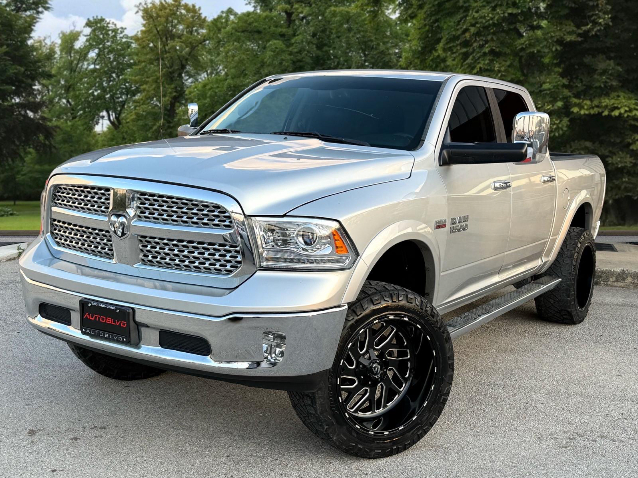 RAM 1500 Laramie Crew Cab SWB 4WD 2016