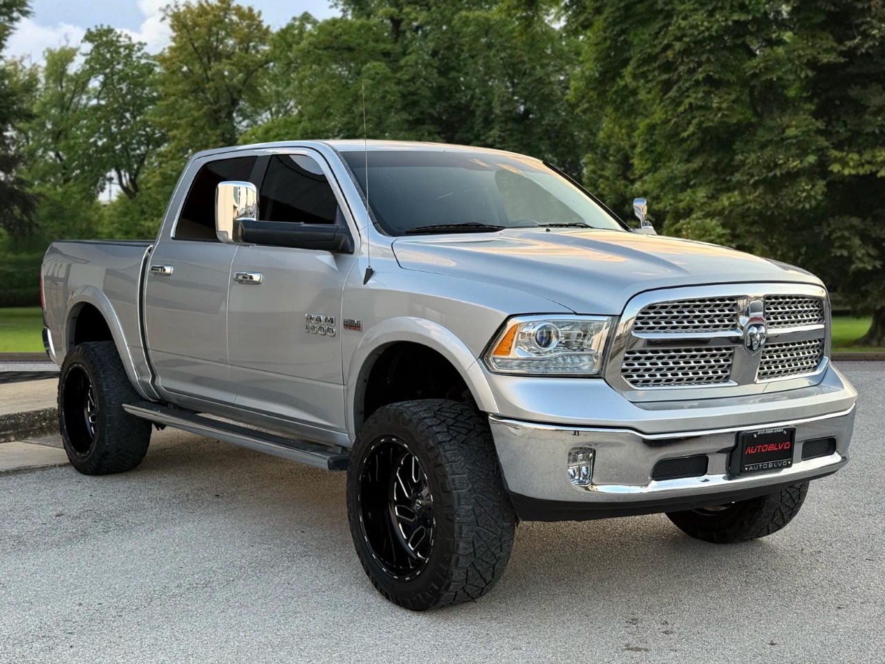 RAM 1500 Laramie Crew Cab SWB 4WD 2016