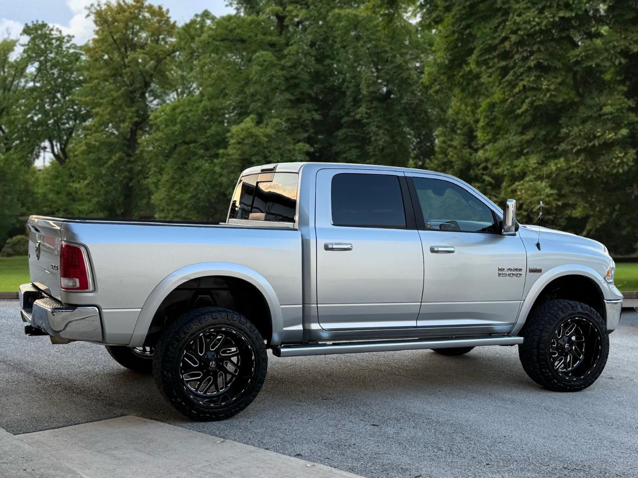 RAM 1500 Laramie Crew Cab SWB 4WD 2016