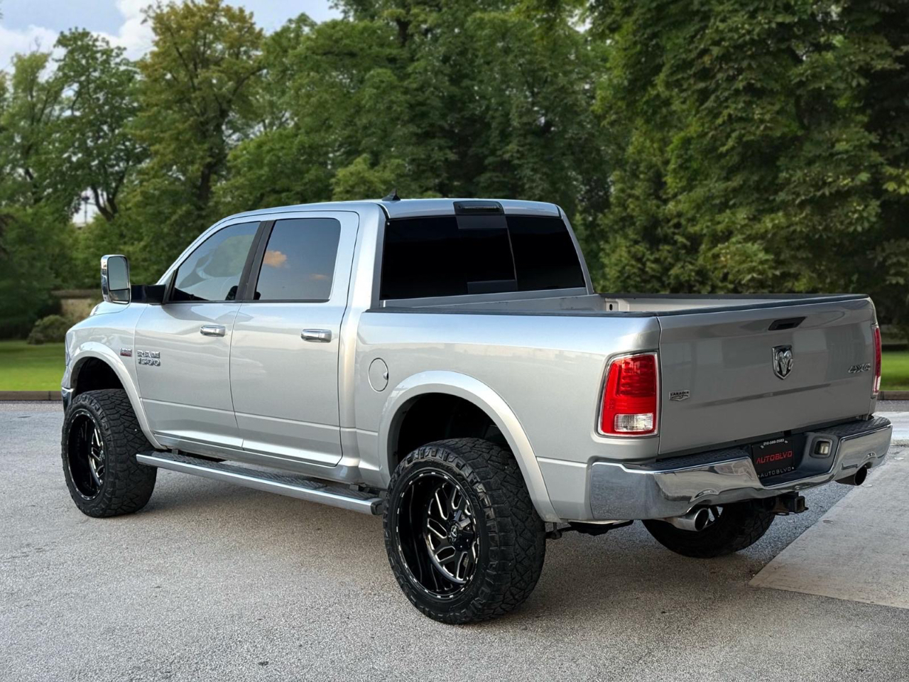 RAM 1500 Laramie Crew Cab SWB 4WD 2016