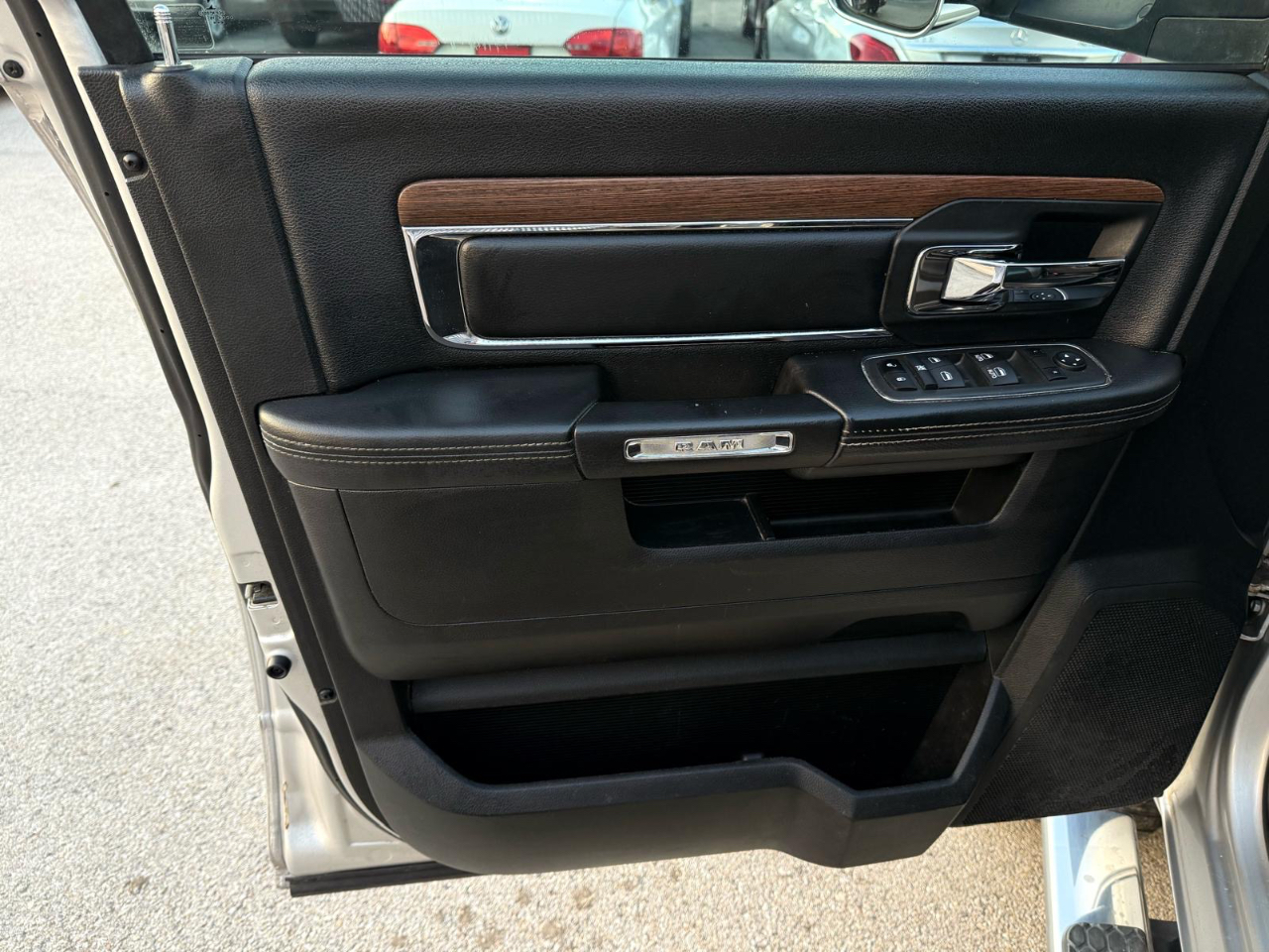 RAM 1500 Laramie Crew Cab SWB 4WD 2016