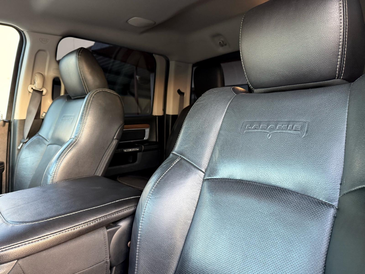 RAM 1500 Laramie Crew Cab SWB 4WD 2016