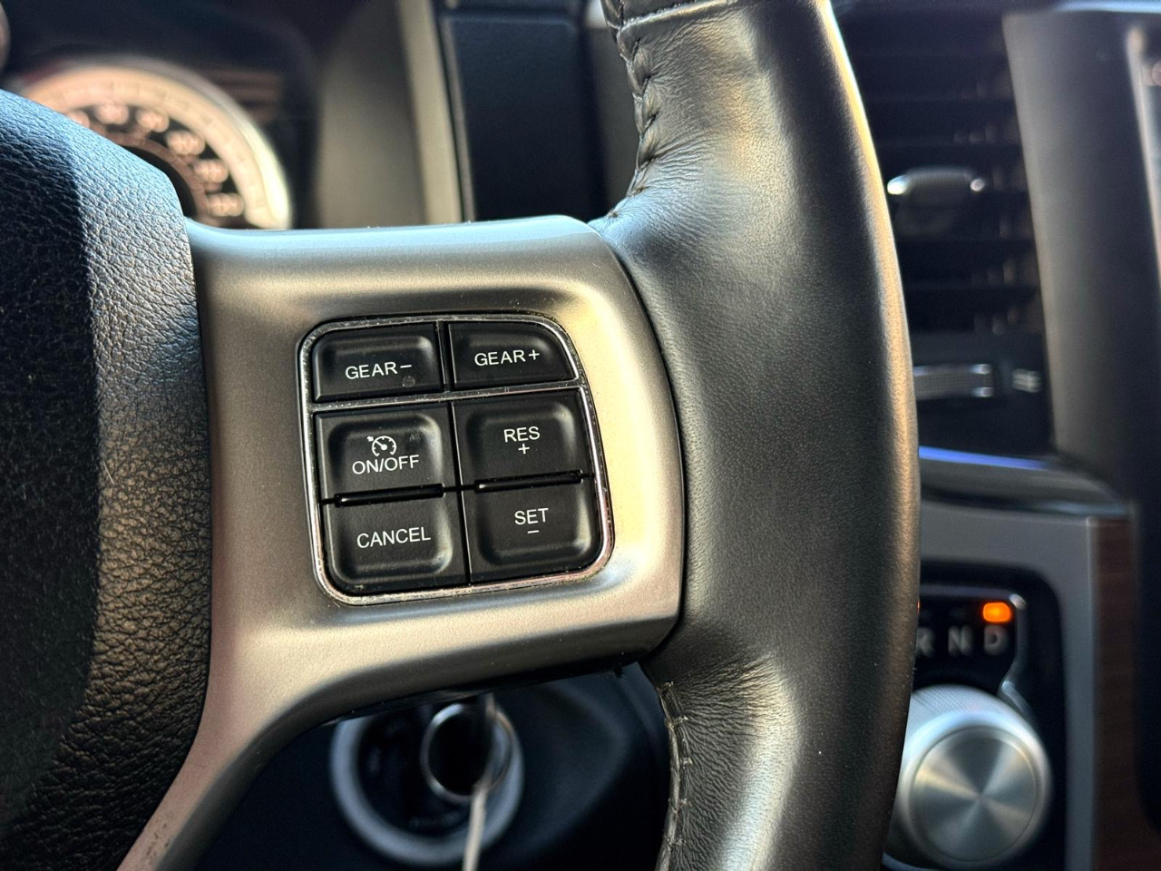 RAM 1500 Laramie Crew Cab SWB 4WD 2016