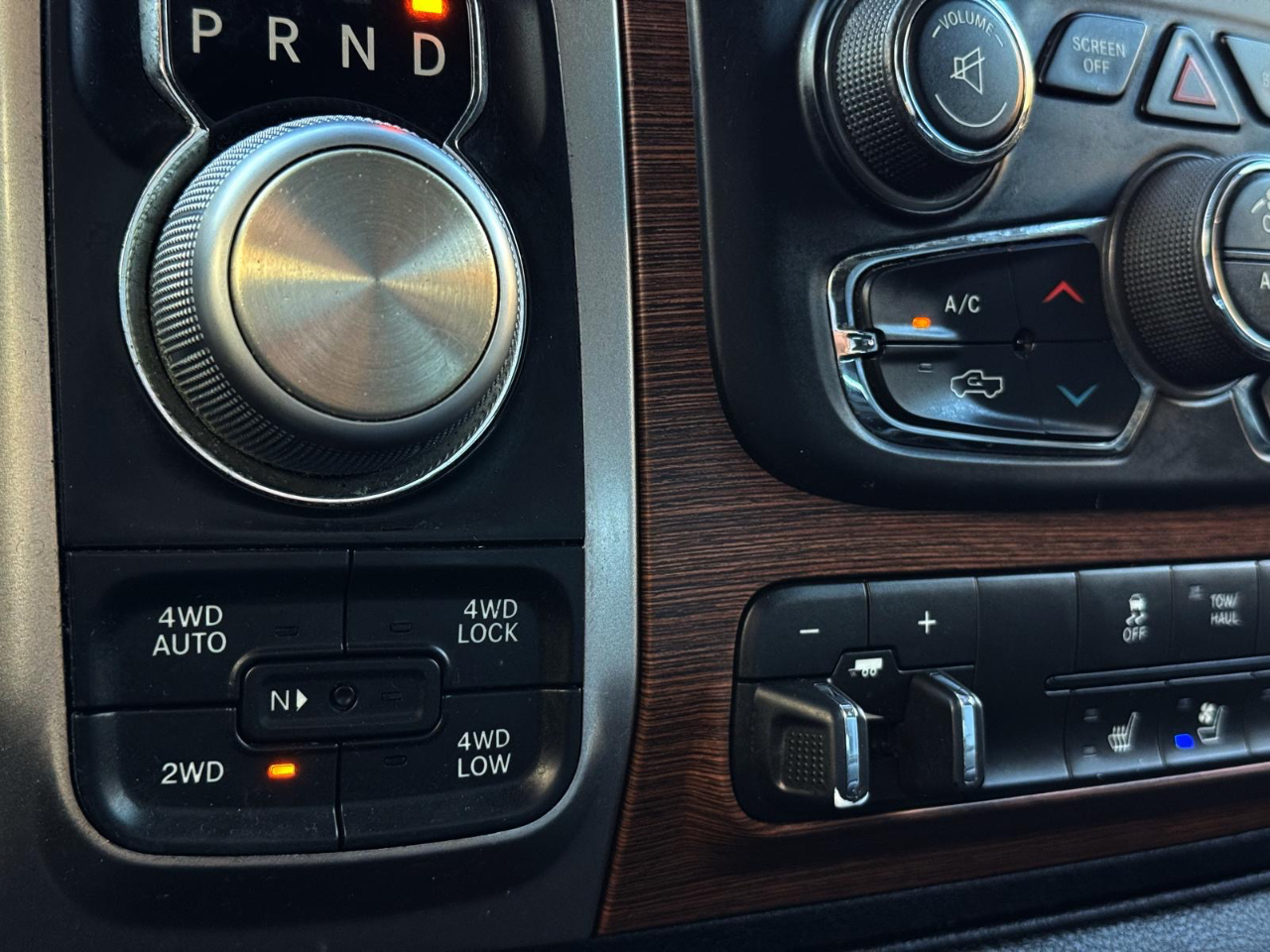 RAM 1500 Laramie Crew Cab SWB 4WD 2016