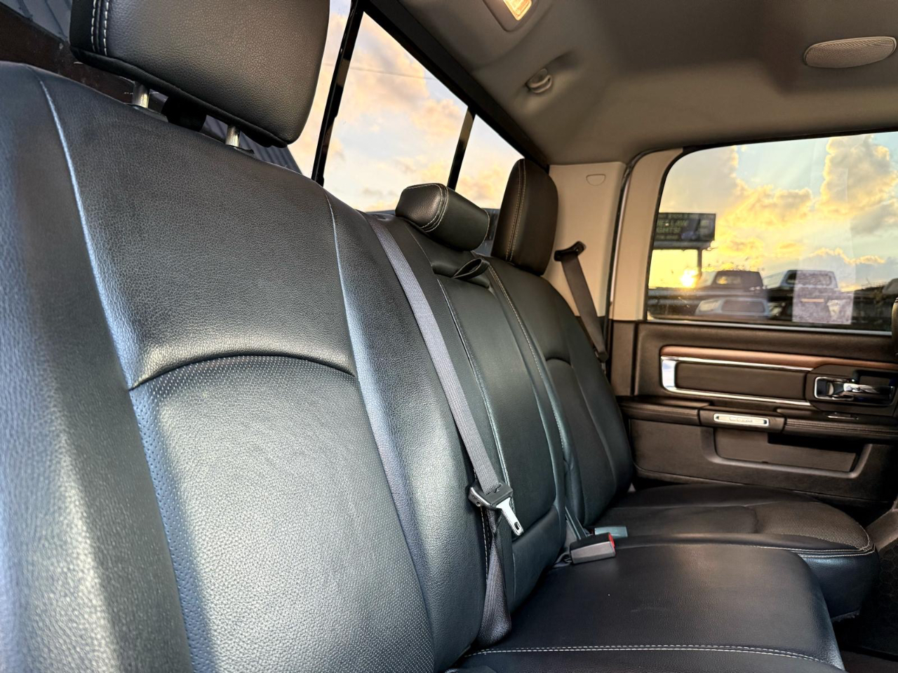 RAM 1500 Laramie Crew Cab SWB 4WD 2016