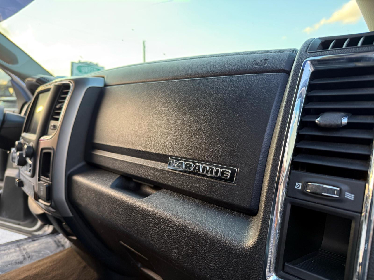 RAM 1500 Laramie Crew Cab SWB 4WD 2016