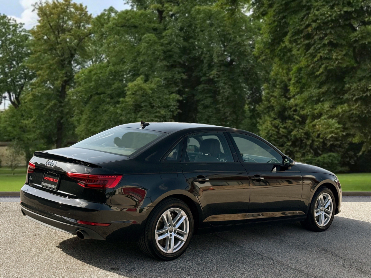 Audi A4 2.0T Premium Sedan 2017