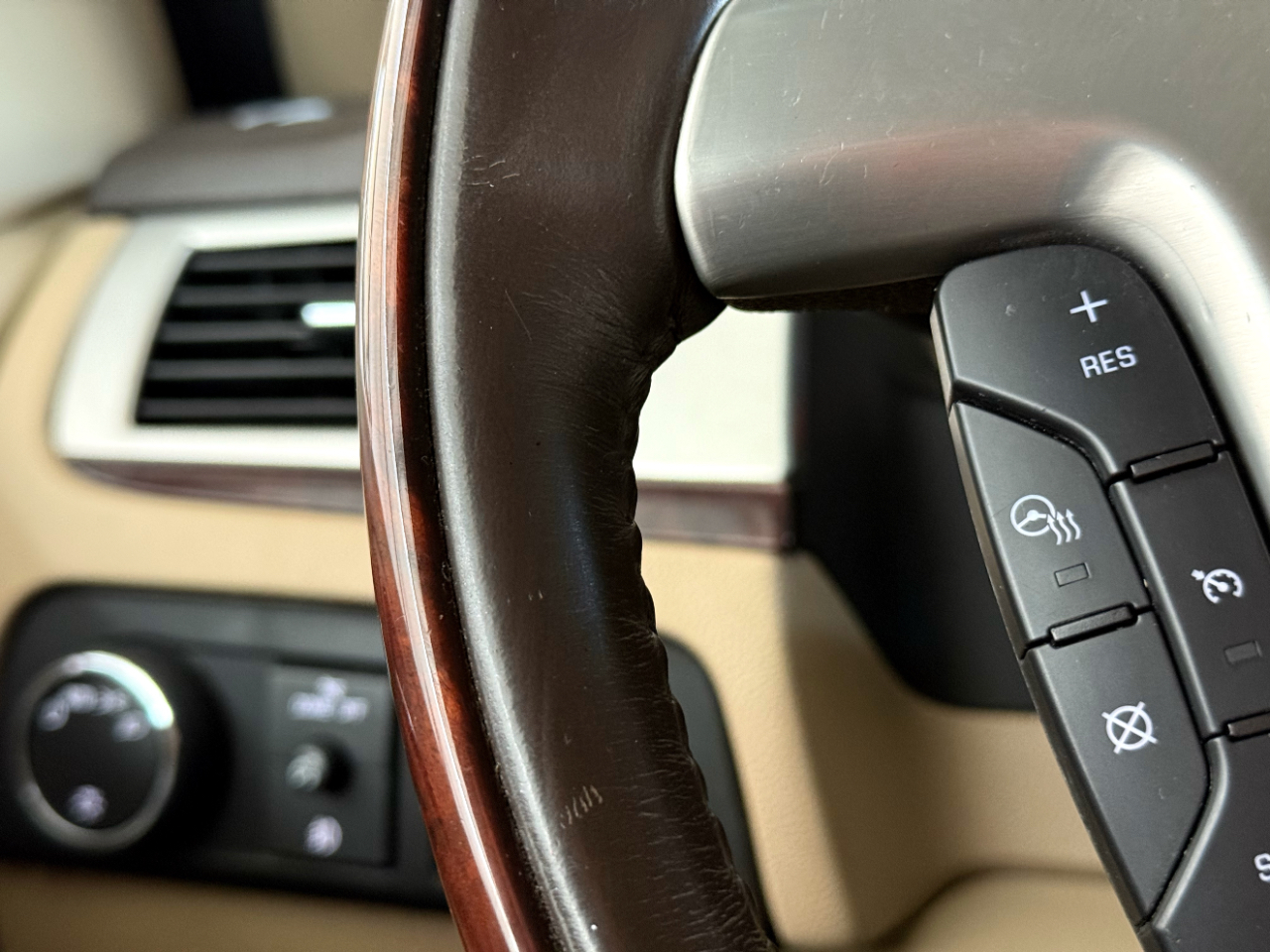 Cadillac Escalade 2WD Premium 2013