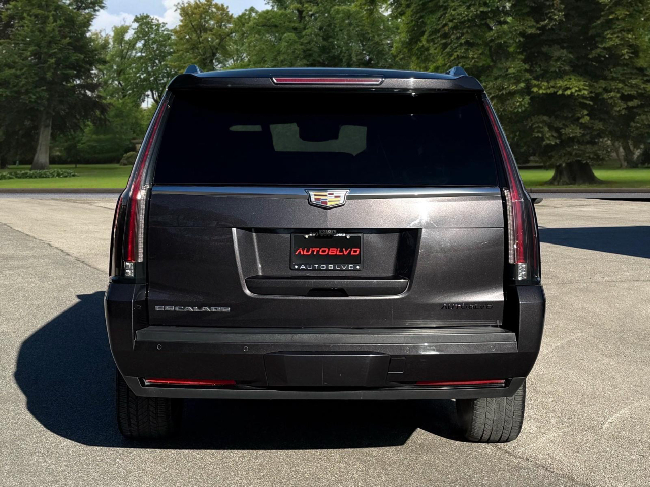 Cadillac Escalade ESV 2WD Platinum 2018