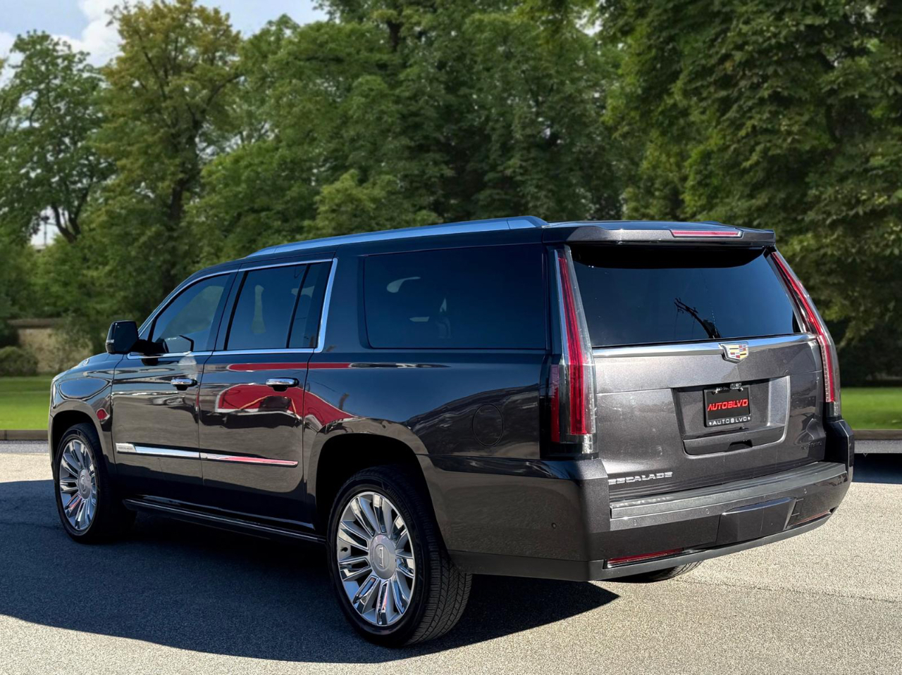 Cadillac Escalade ESV 2WD Platinum 2018