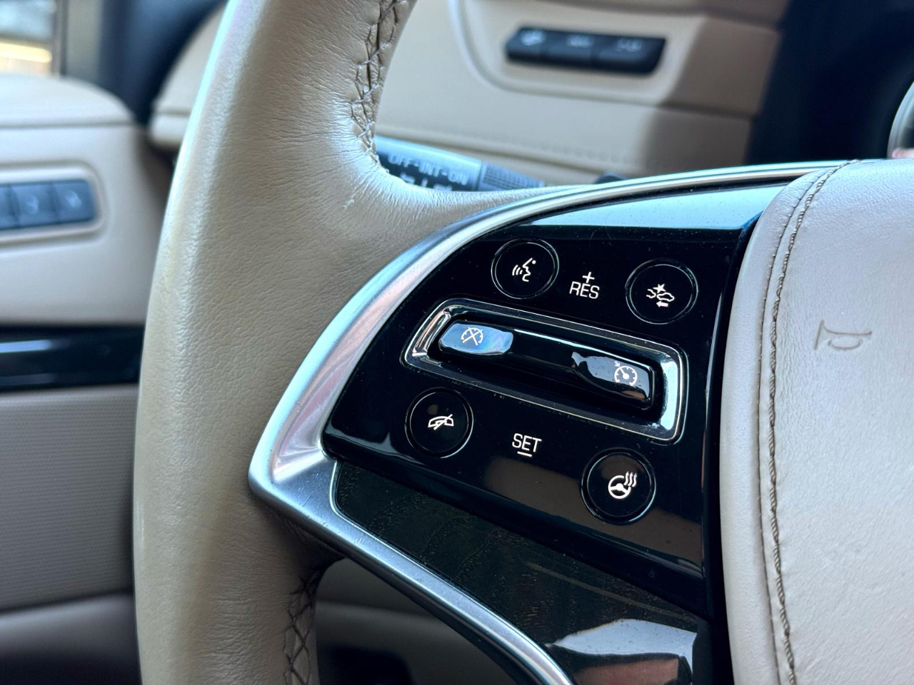 Cadillac Escalade ESV 2WD Platinum 2018