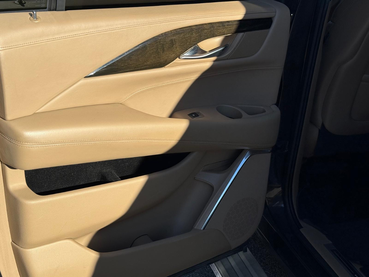 Cadillac Escalade ESV 2WD Platinum 2018