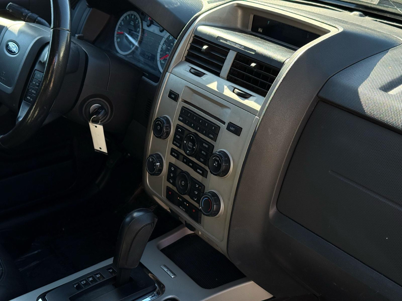 Ford Escape XLT 4WD 2012