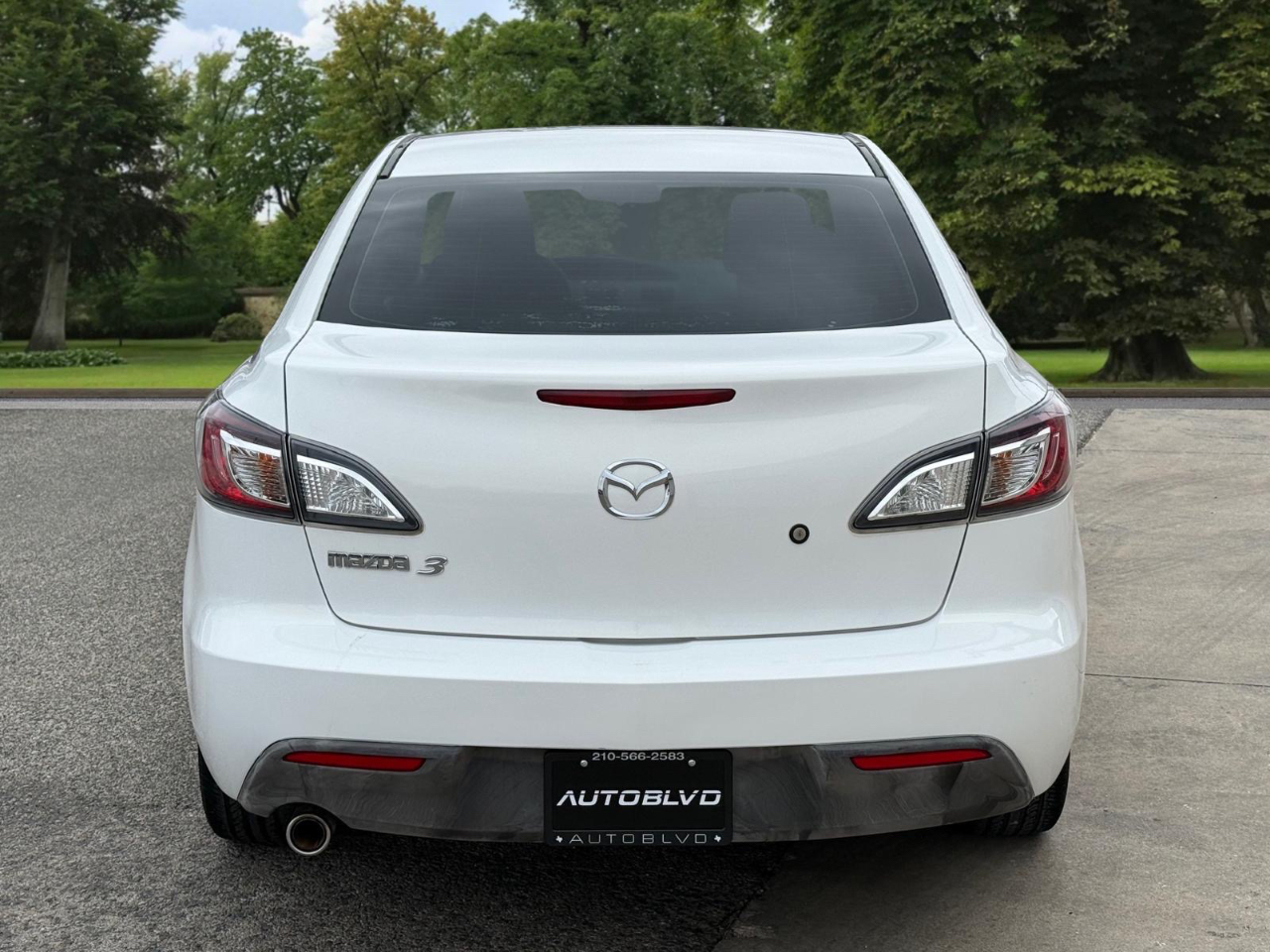 Mazda MAZDA3 i Touring 4-door 2010