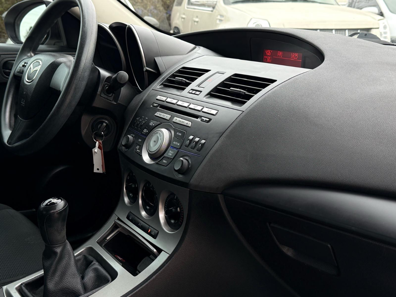 Mazda MAZDA3 i Touring 4-door 2010