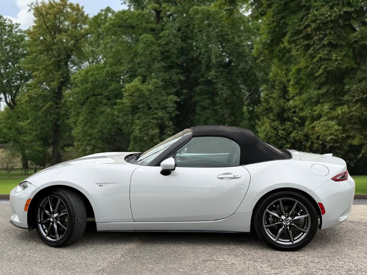 Mazda MX-5 Miata Grand Touring 6AT 2016