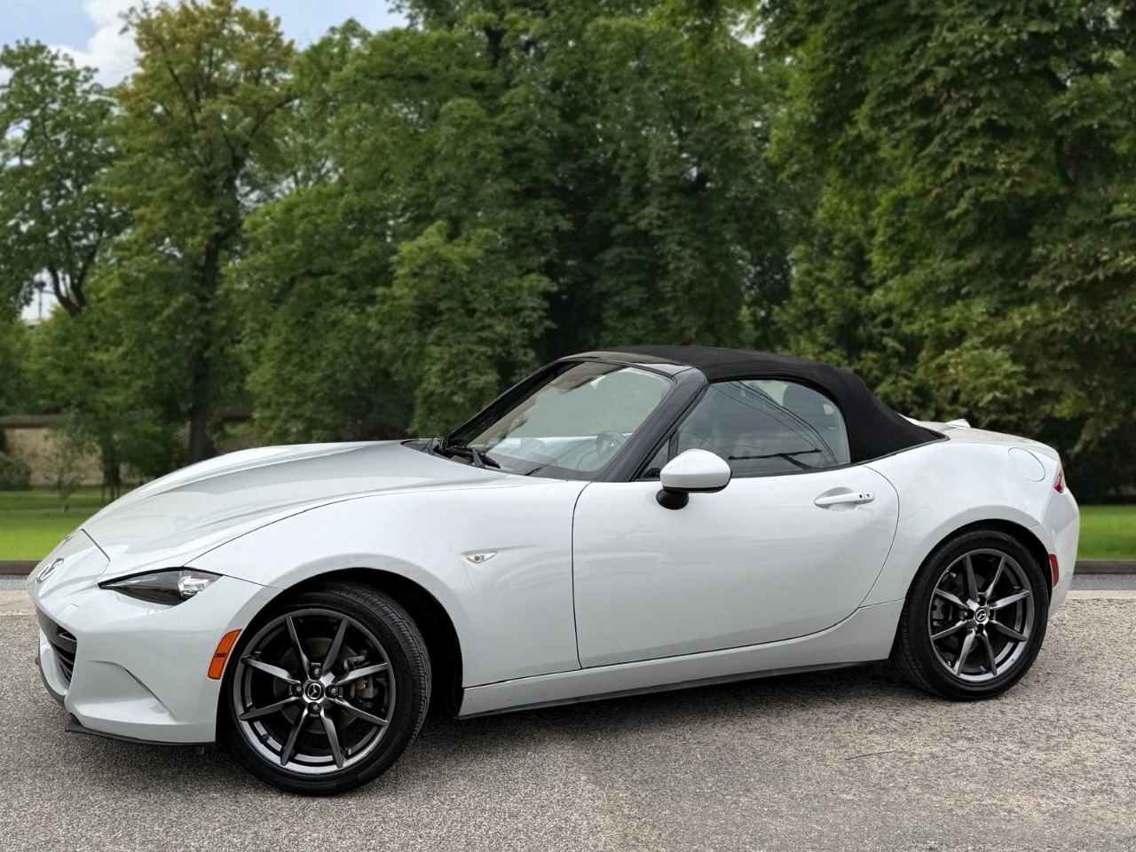 Mazda MX-5 Miata Grand Touring 6AT 2016