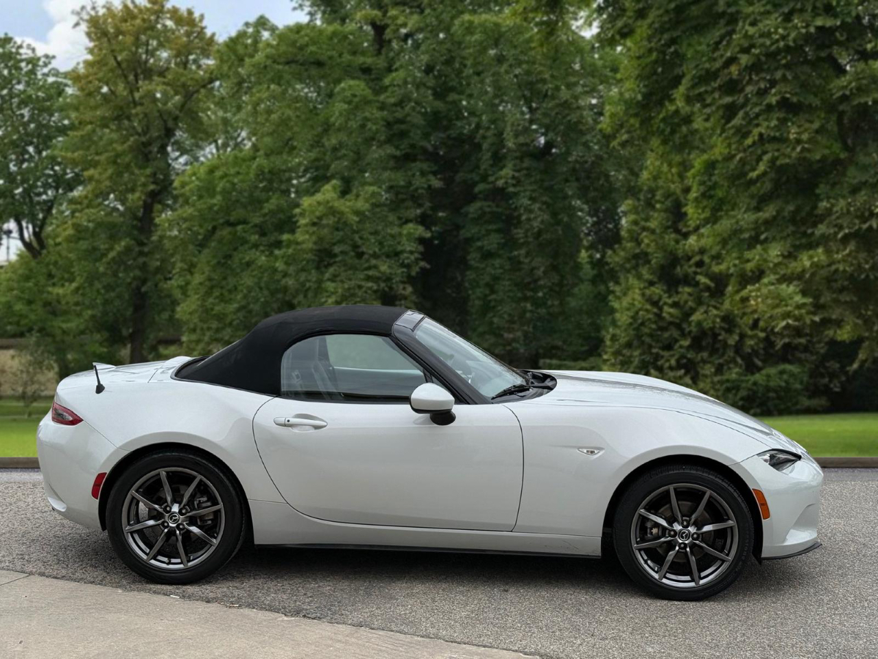 Mazda MX-5 Miata Grand Touring 6AT 2016
