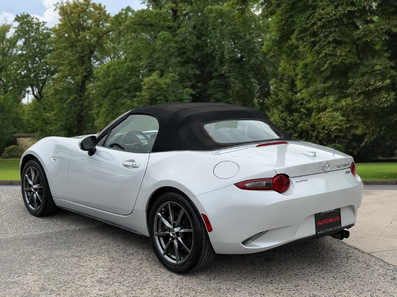 Mazda MX-5 Miata Grand Touring 6AT 2016