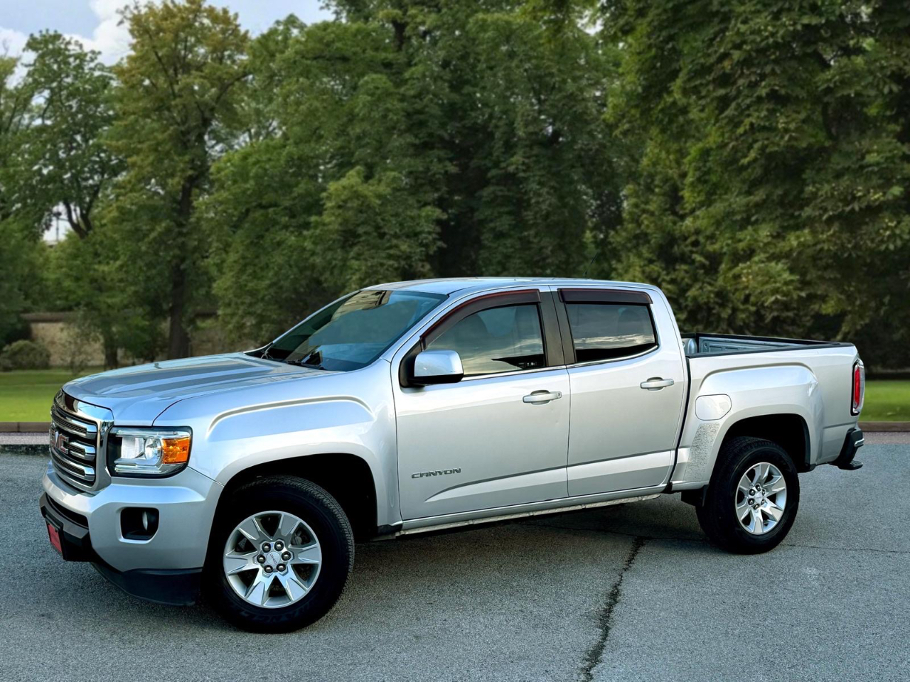 GMC Canyon SLE Crew Cab 2WD Long Box 2016
