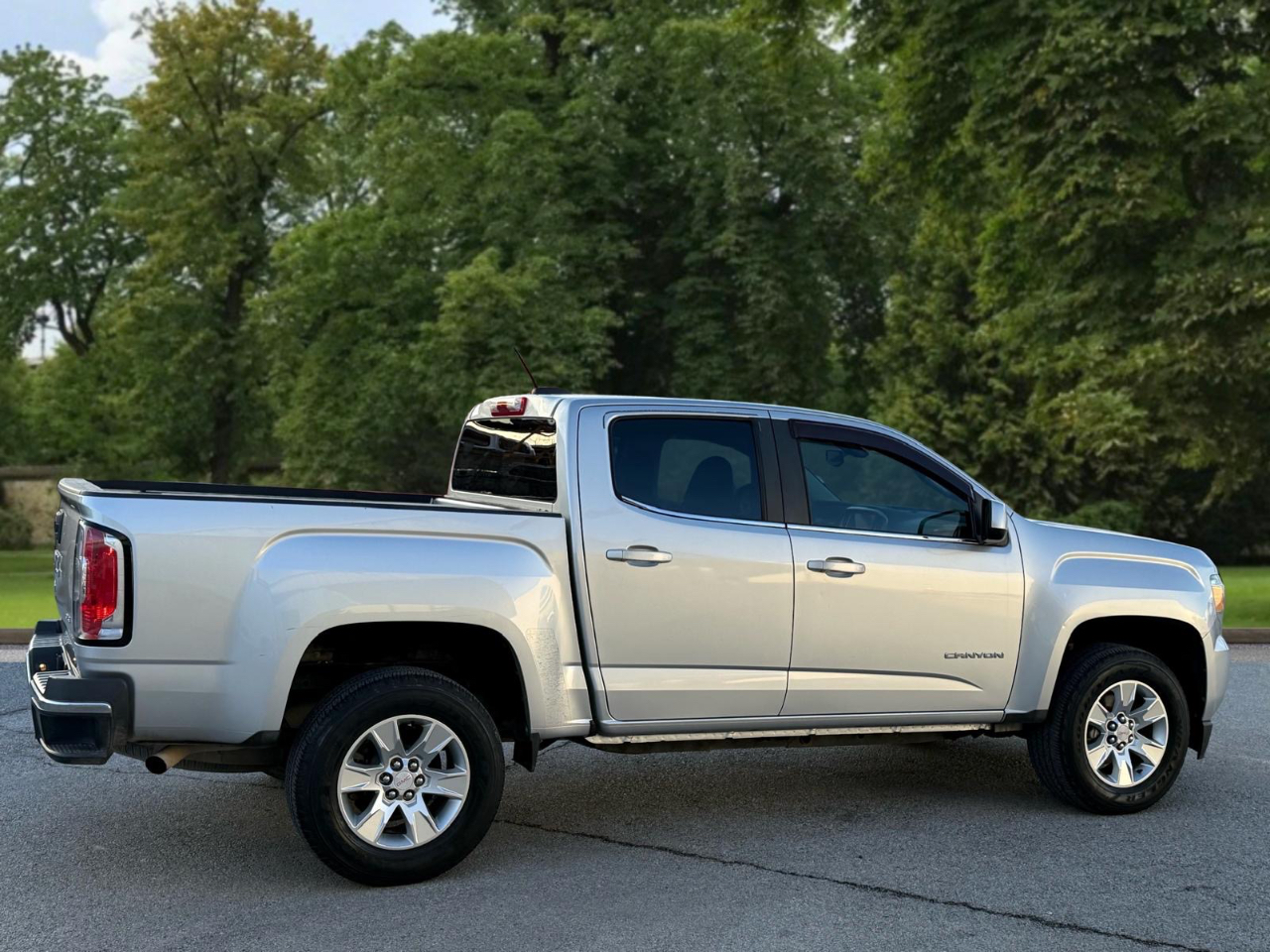 GMC Canyon SLE Crew Cab 2WD Long Box 2016