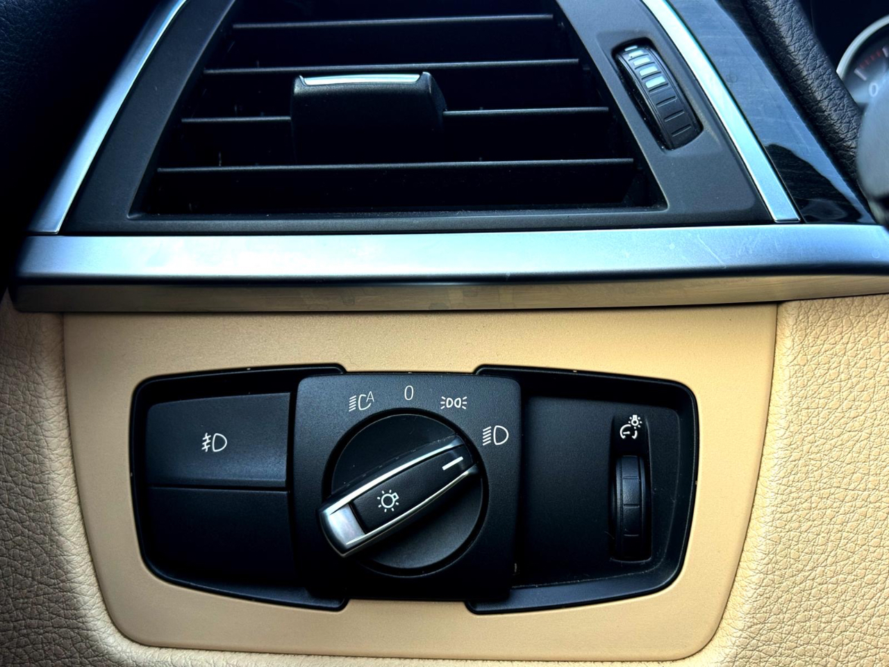 BMW 3-Series 330i SULEV Sedan 2018