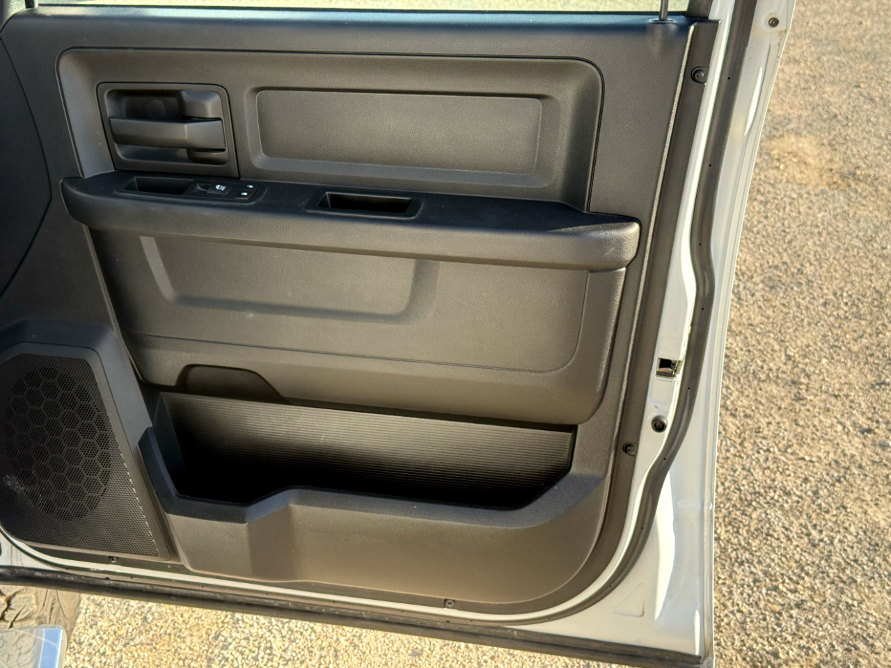 RAM 2500 Tradesman Crew Cab SWB 4WD 2016