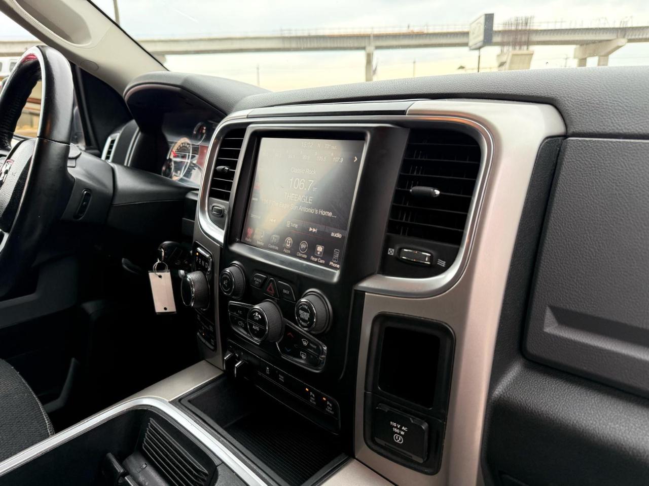 RAM 1500 SLT Crew Cab SWB 4WD 2017