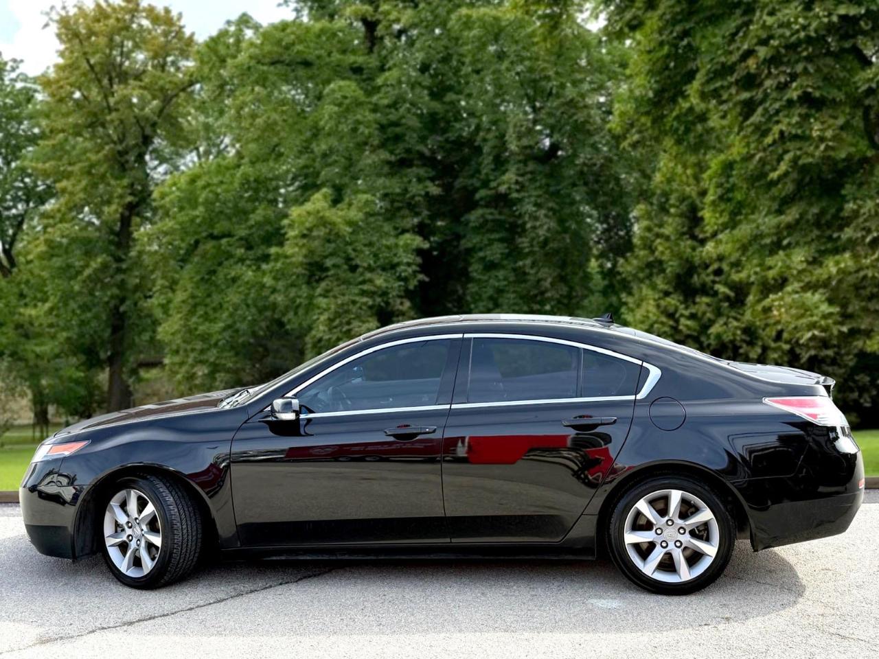 Acura TL 6-Speed AT with Tech Package and 18-In. WP 2012