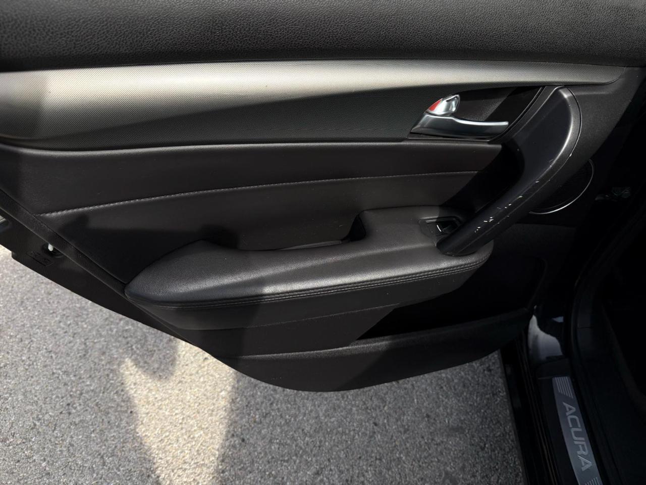 Acura TL 6-Speed AT with Tech Package and 18-In. WP 2012