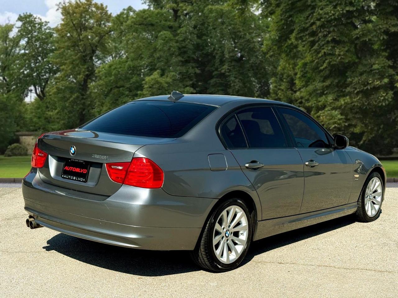 BMW 3-Series 328i xDrive 2011