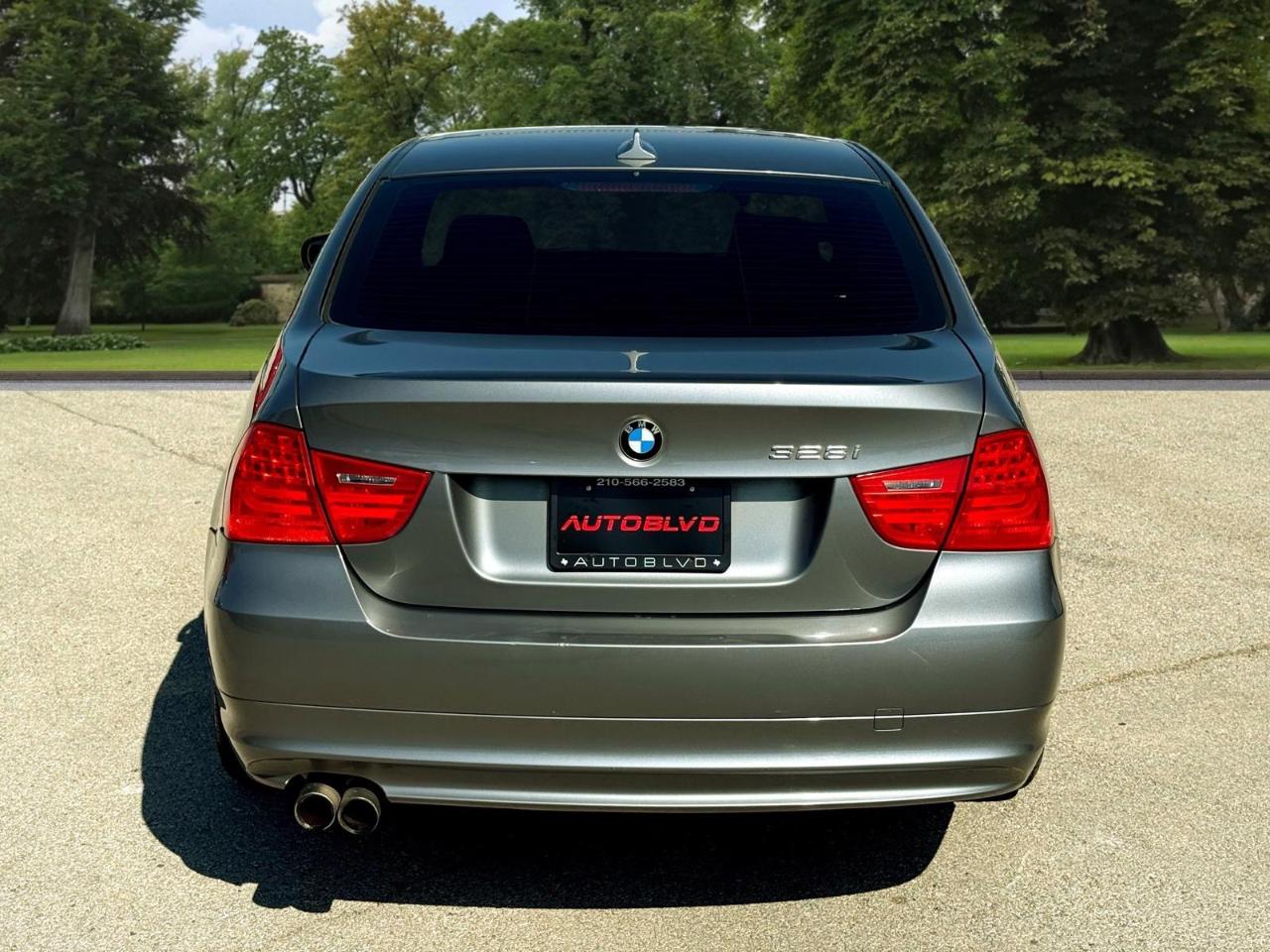 BMW 3-Series 328i xDrive 2011