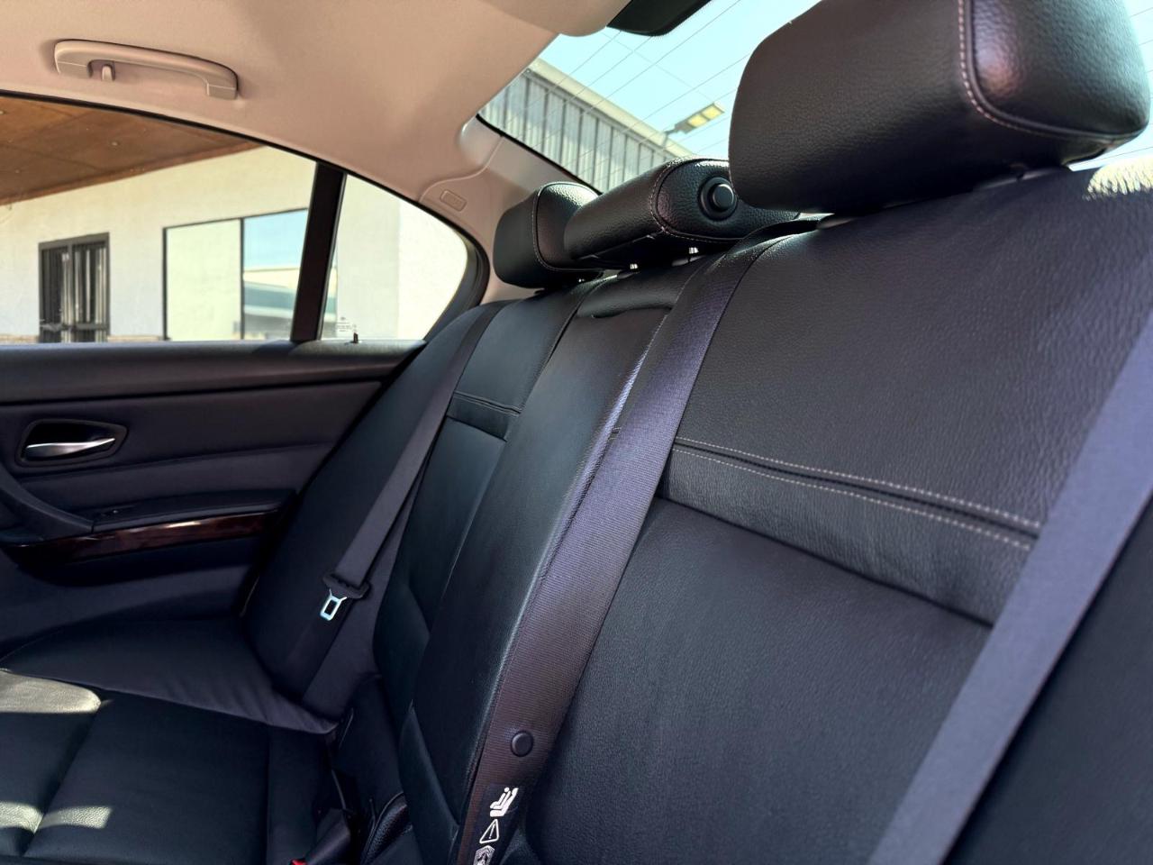 BMW 3-Series 328i xDrive 2011