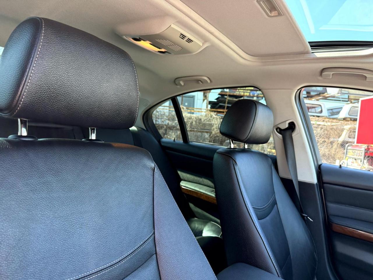 BMW 3-Series 328i xDrive 2011