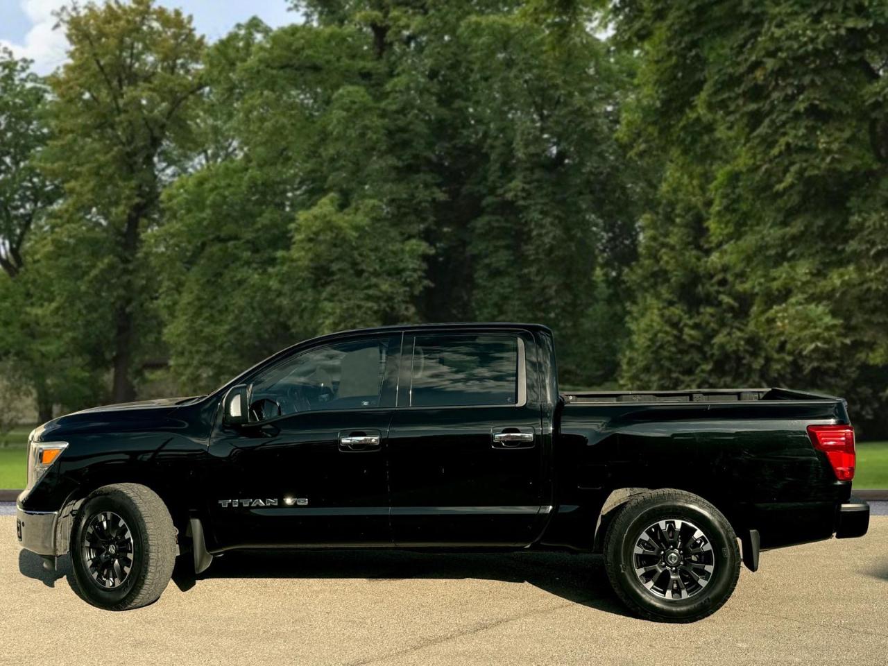 Nissan Titan 4x4 Crew Cab SV 2018