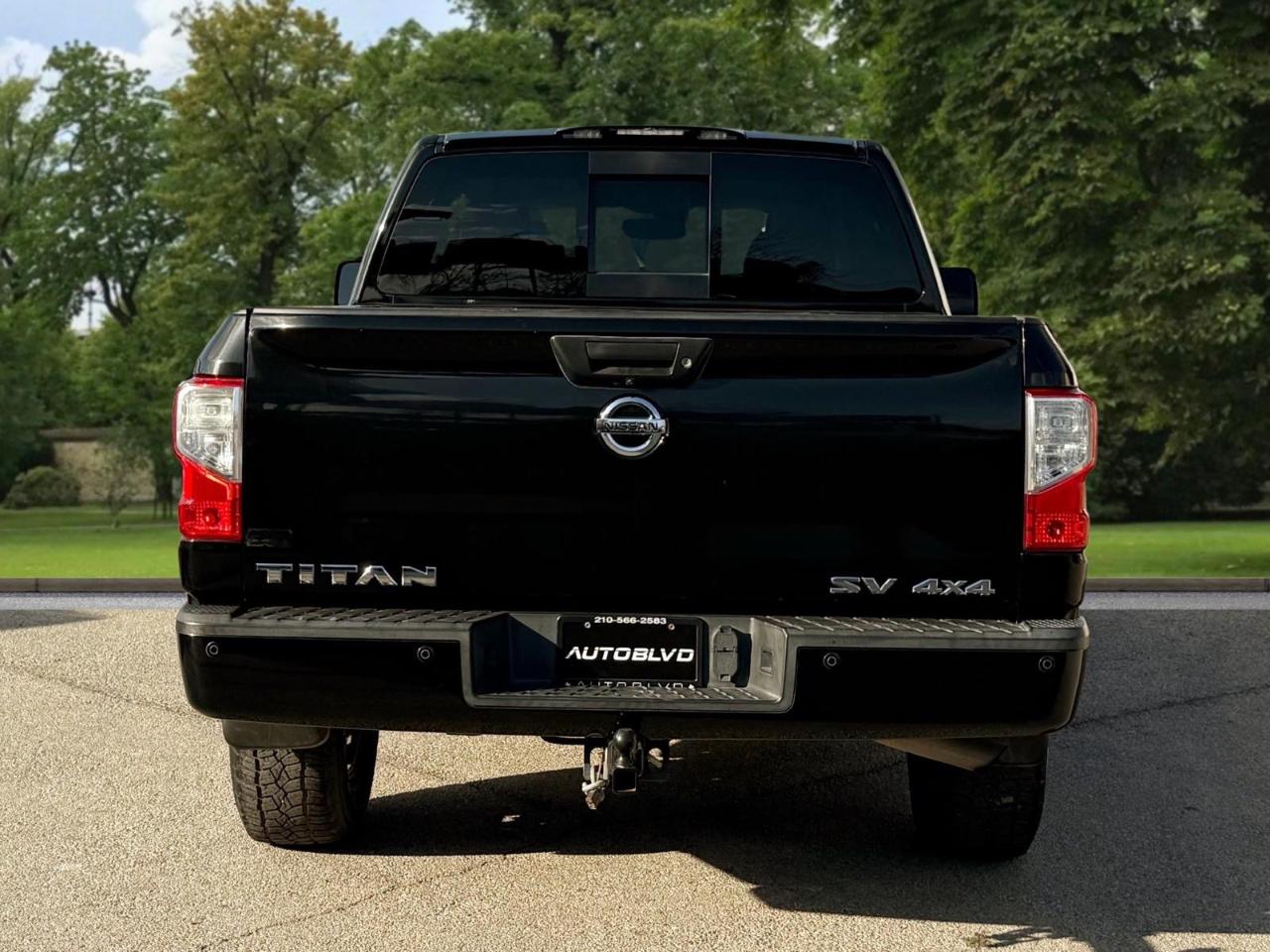 Nissan Titan 4x4 Crew Cab SV 2018