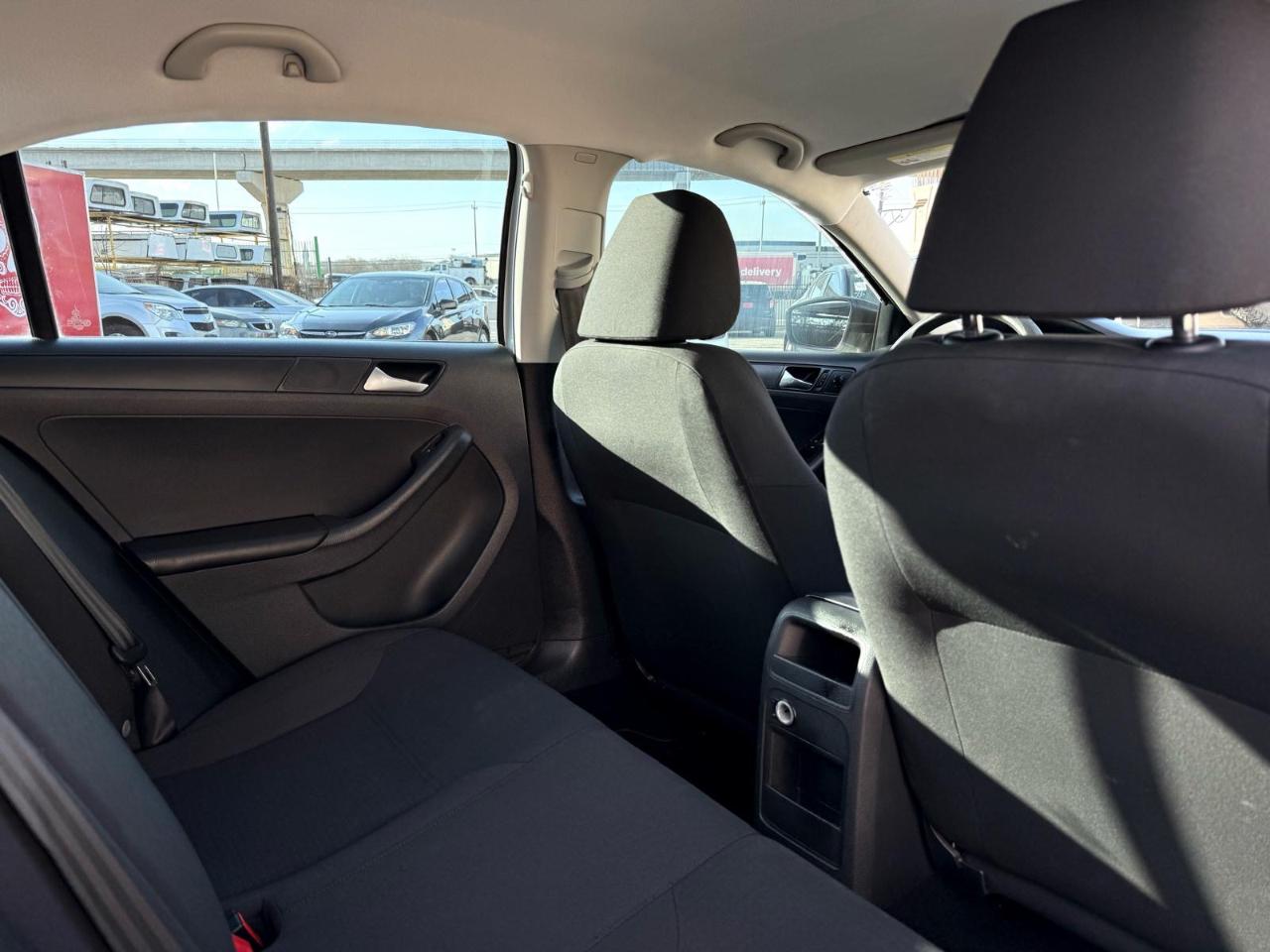 Volkswagen Jetta Sedan 4dr Auto 2.0L S 2015