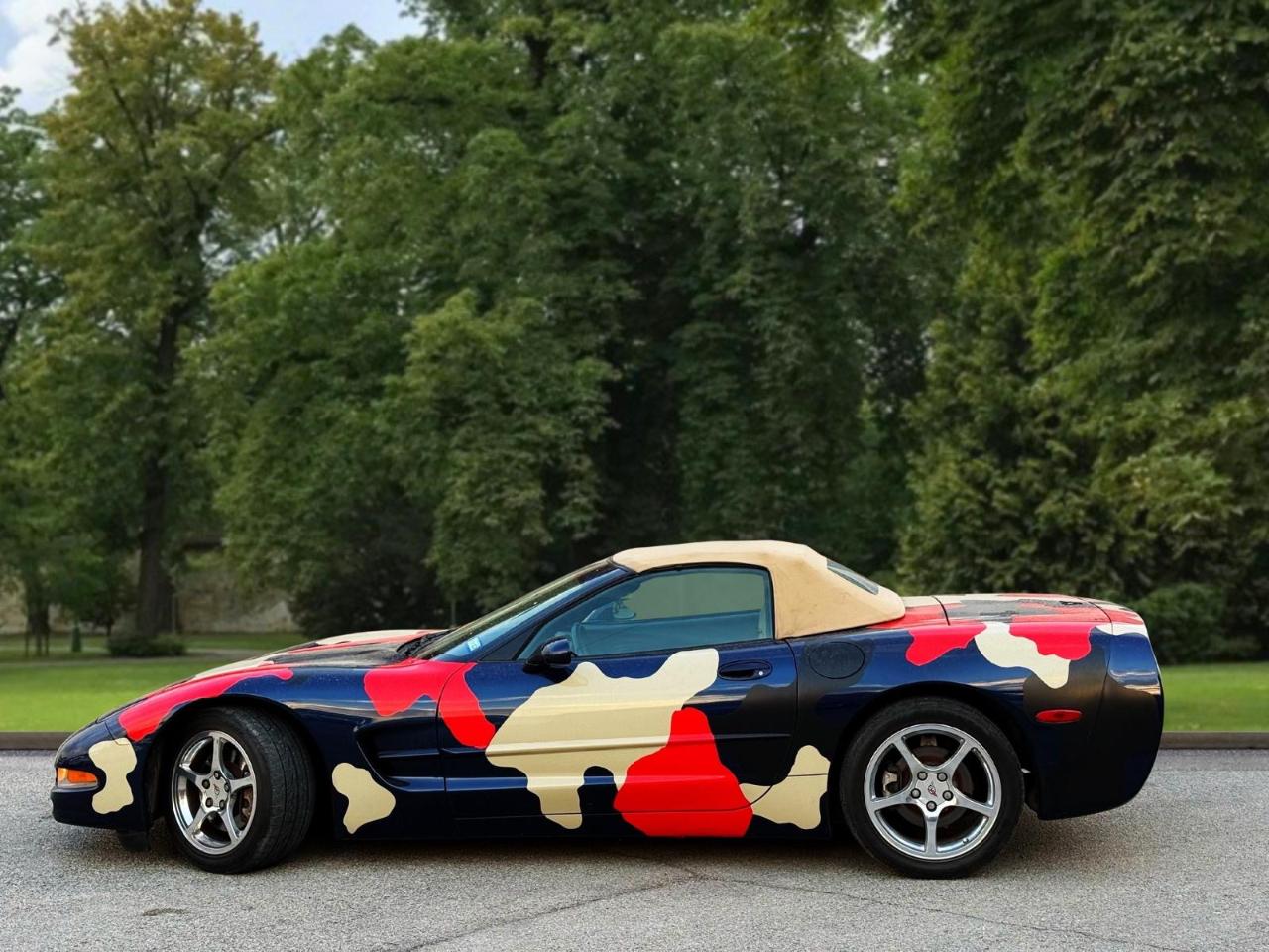 Chevrolet Corvette 2dr Convertible 2001