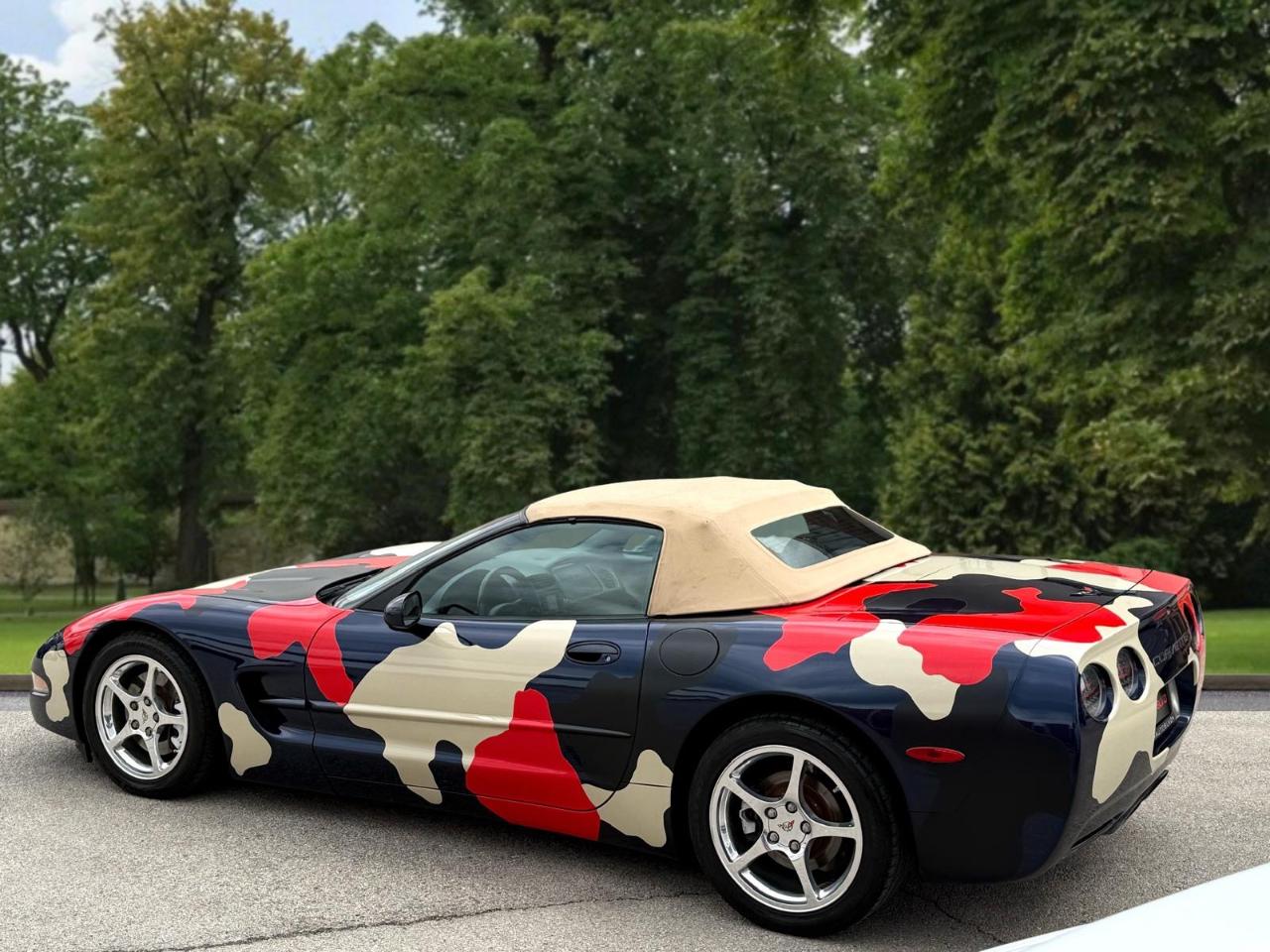 Chevrolet Corvette 2dr Convertible 2001