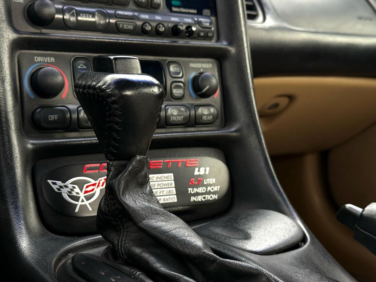 Chevrolet Corvette 2dr Convertible 2001