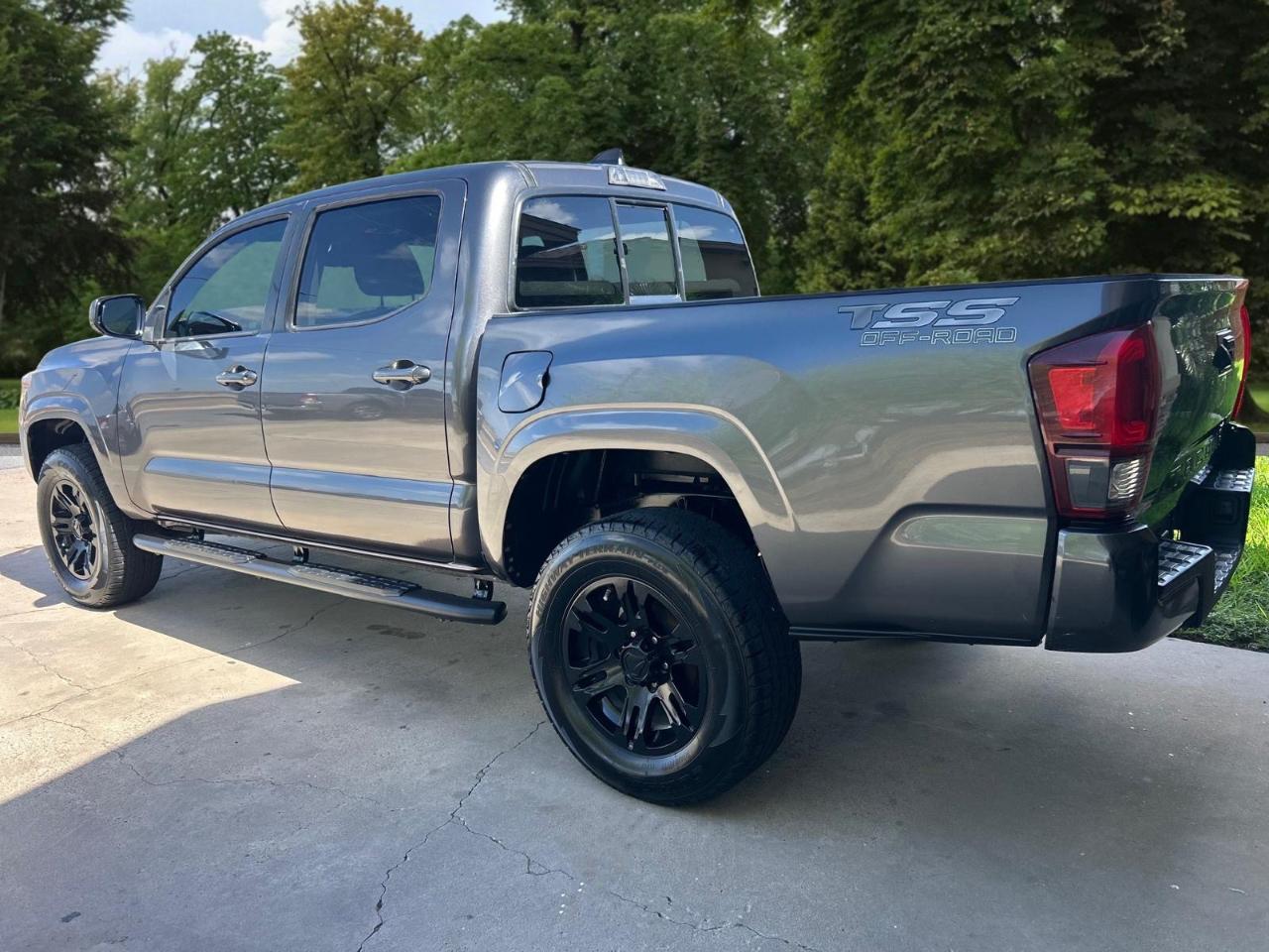 Toyota Tacoma 2WD SR5 Double Cab 5' Bed I4 AT (Natl) 2021
