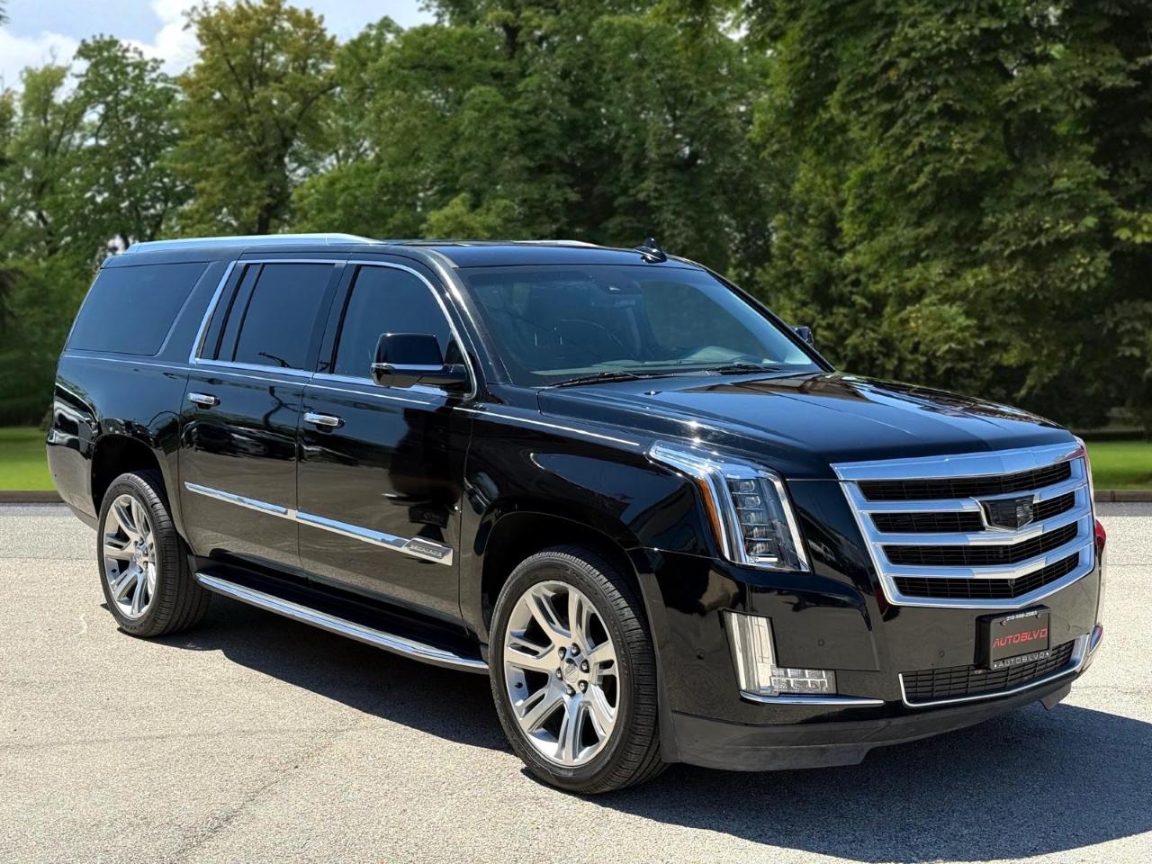 Cadillac Escalade ESV 4WD 4dr Luxury 2017