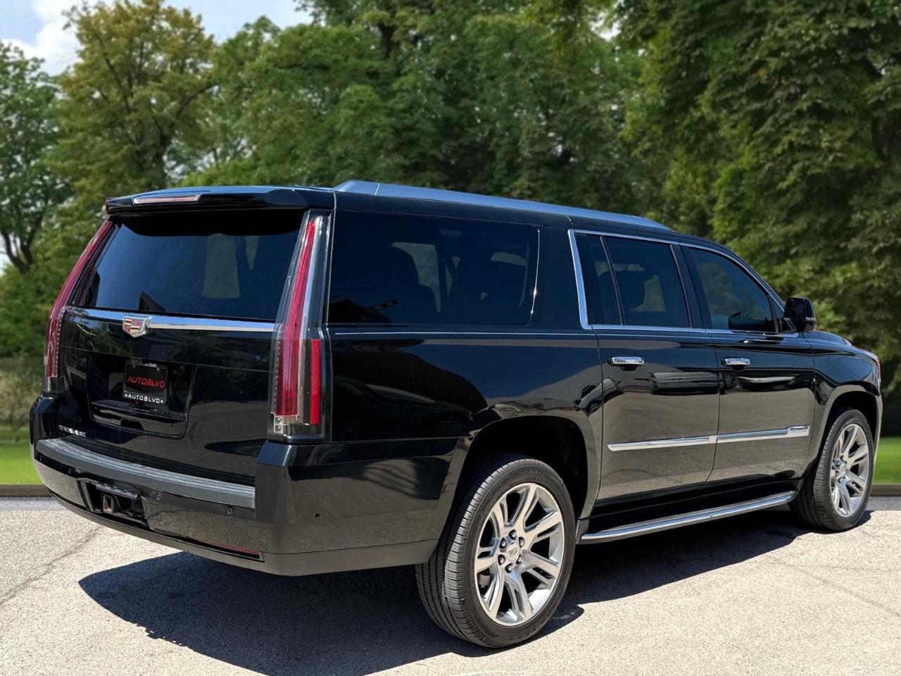 Cadillac Escalade ESV 4WD 4dr Luxury 2017