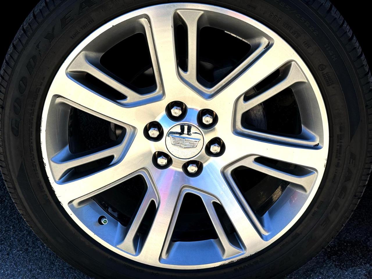 Cadillac Escalade ESV 4WD 4dr Luxury 2017