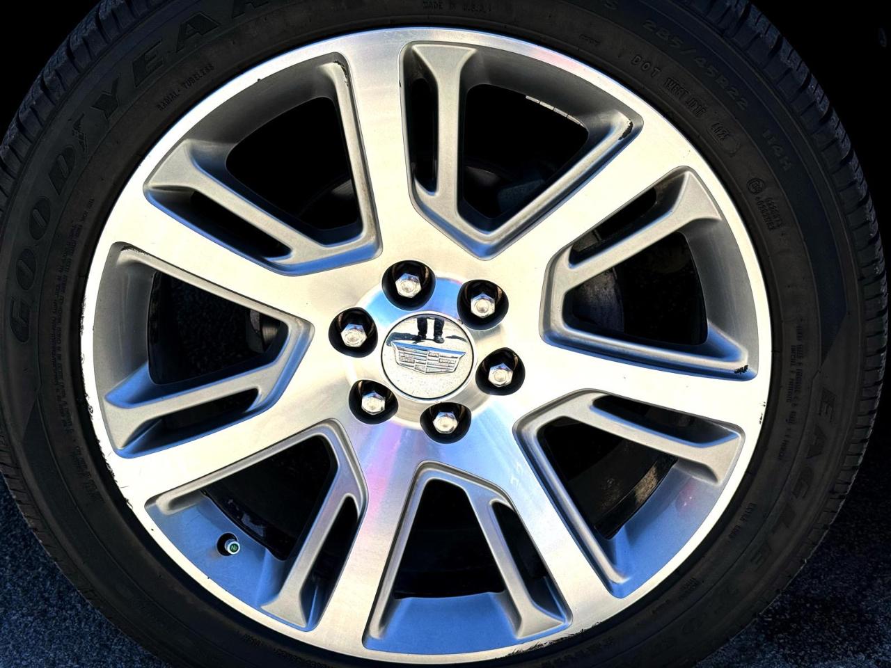 Cadillac Escalade ESV 4WD 4dr Luxury 2017